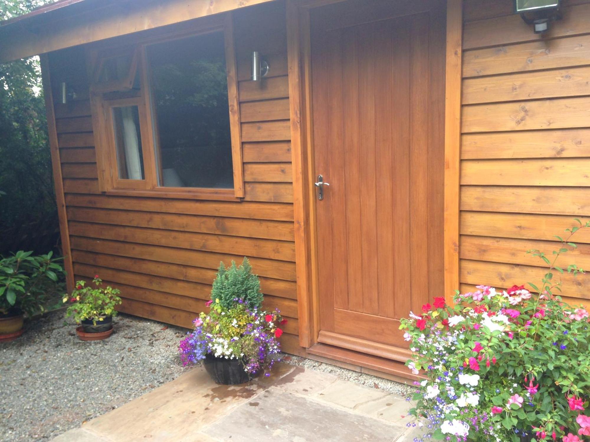 Manor Garden Lodge Wirral Exterior photo